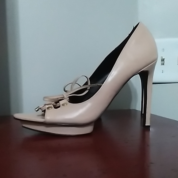 Cream leather stilettos - Picture 2 of 3